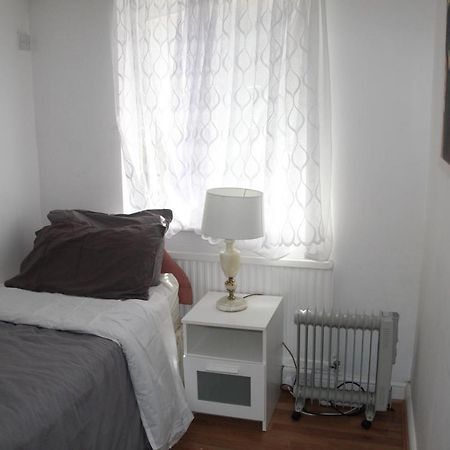 Grey Double Bedroom London Exteriör bild