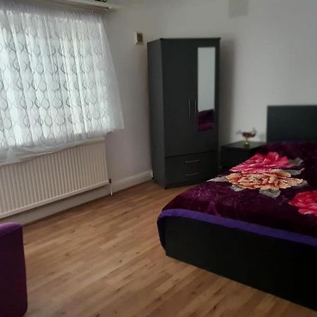 Grey Double Bedroom London Exteriör bild