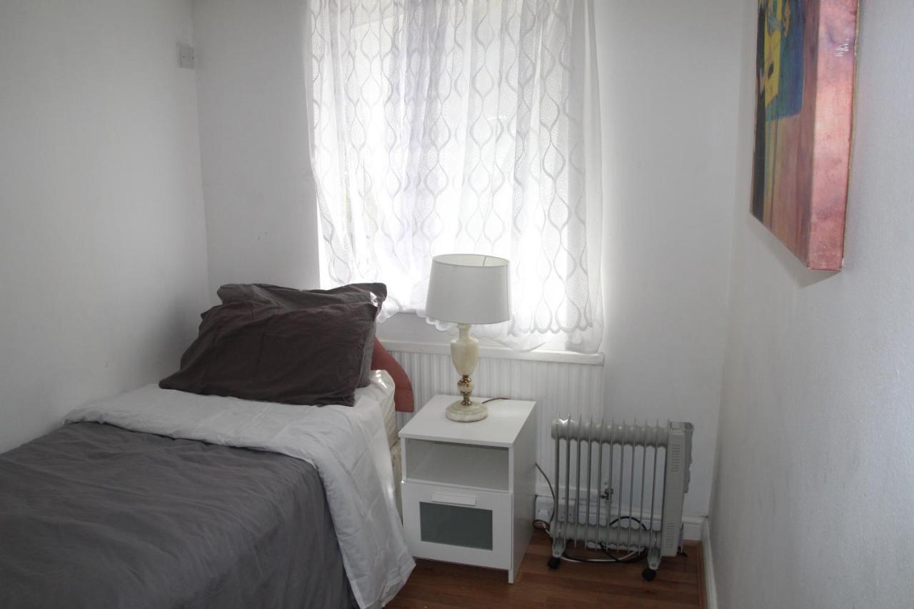 Grey Double Bedroom London Exteriör bild