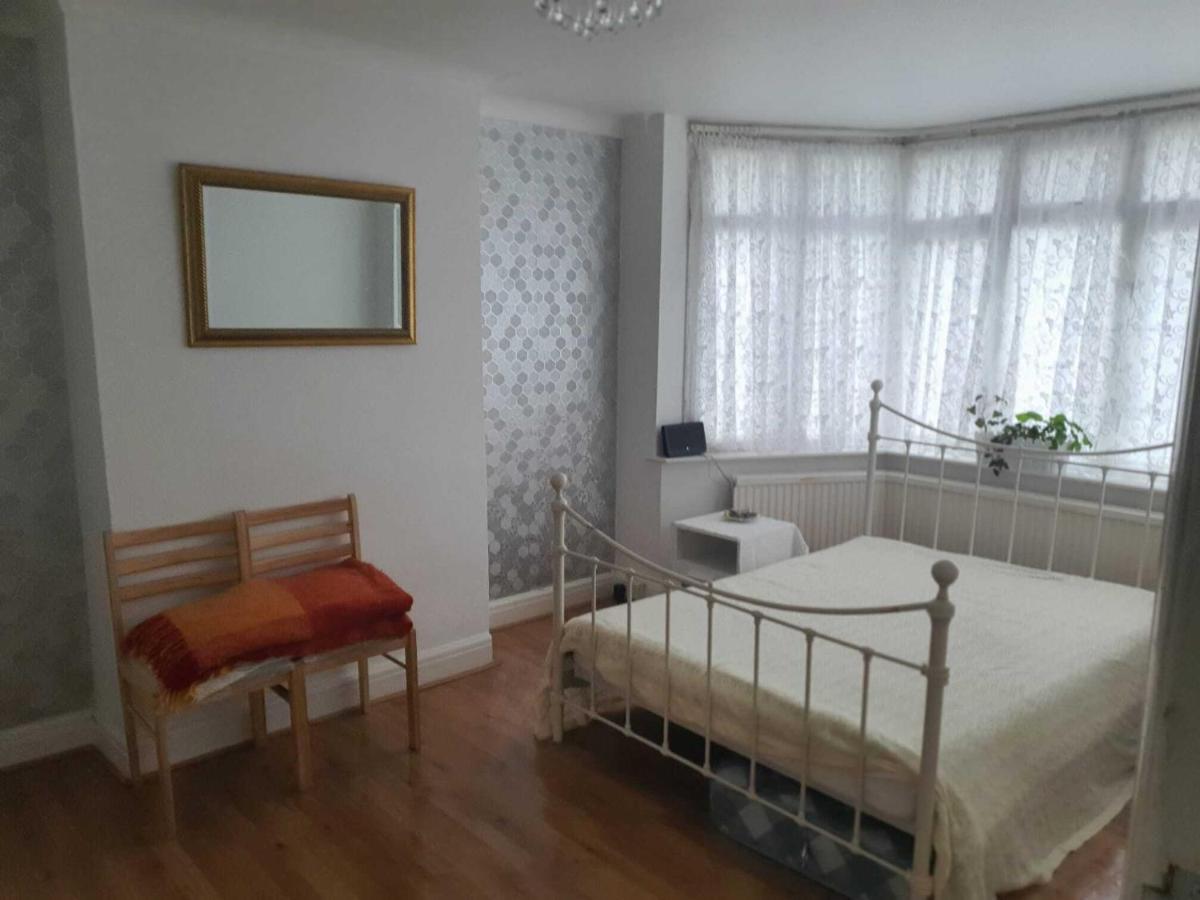 Grey Double Bedroom London Exteriör bild